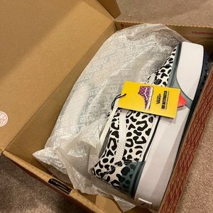 VANS Old Skool Platform Stacked UV in Leopard/White